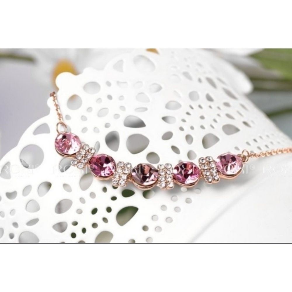 ❤$5 Sale! 18K Gold Plated crystal necklace - Picture 3 of 5